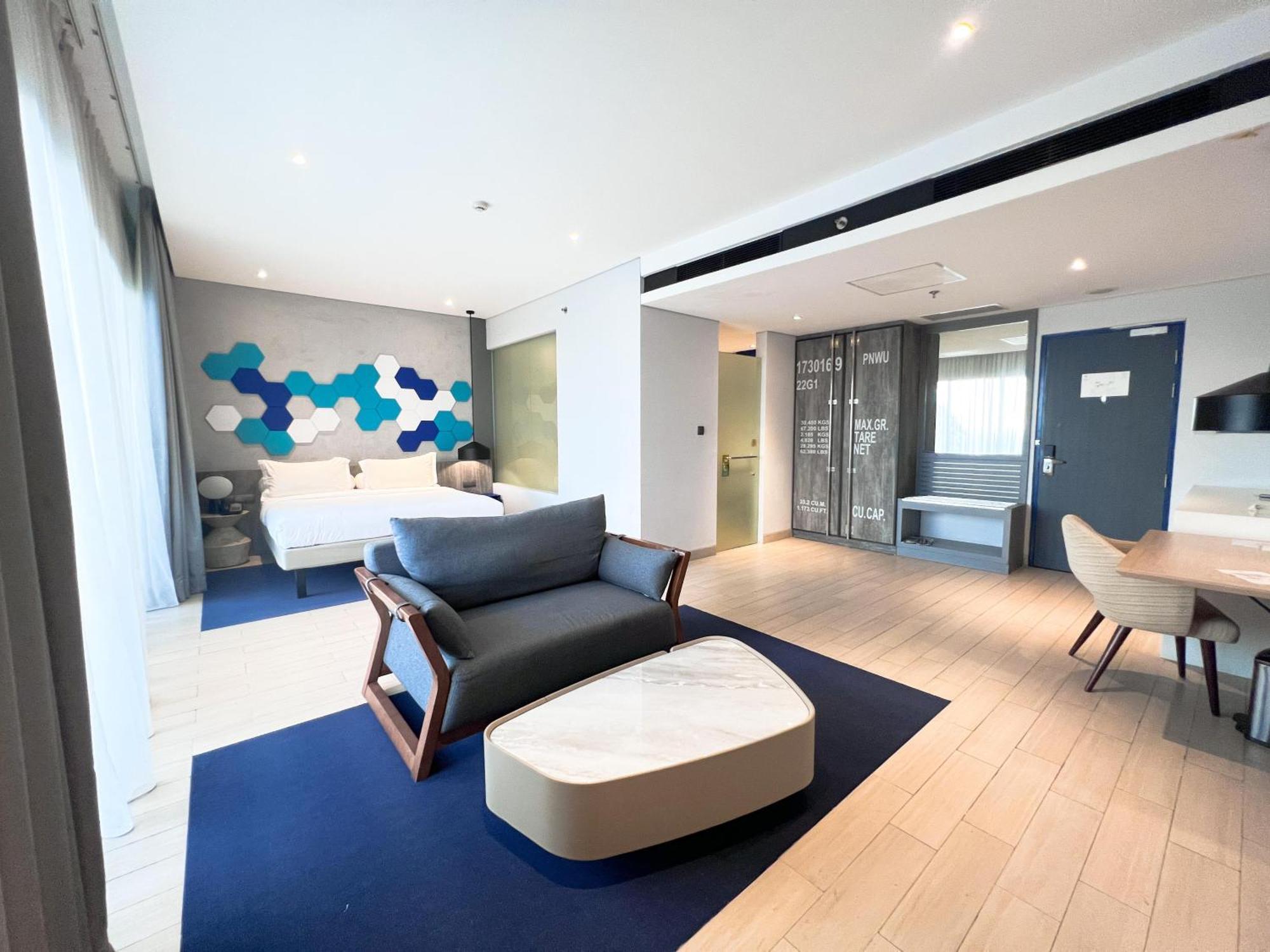 Ibis Styles Batam Nagoya Hotel Exterior photo