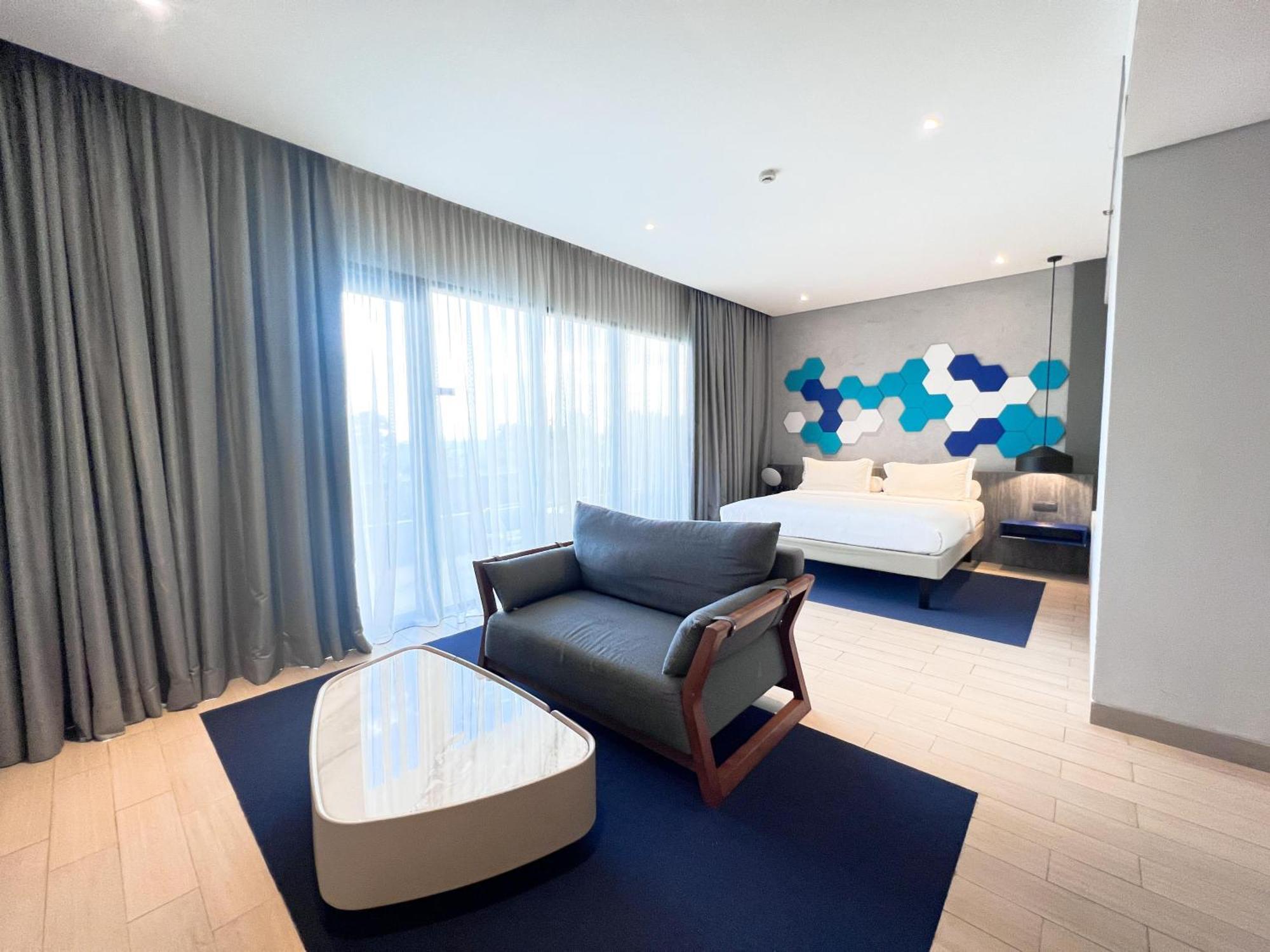 Ibis Styles Batam Nagoya Hotel Exterior photo