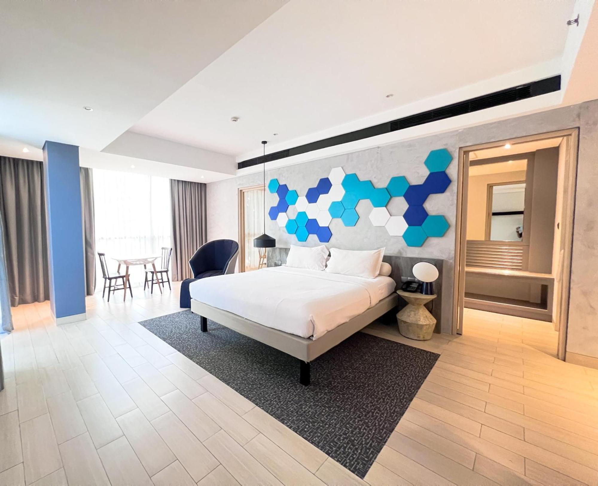 Ibis Styles Batam Nagoya Hotel Exterior photo