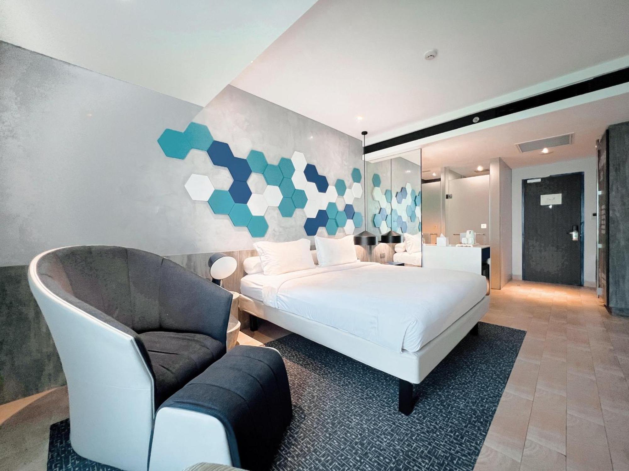 Ibis Styles Batam Nagoya Hotel Exterior photo